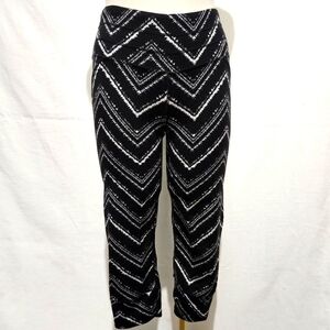 Athleta Black White Chevron Zig Zag Print Relay Capri Crop Leggings Size…
